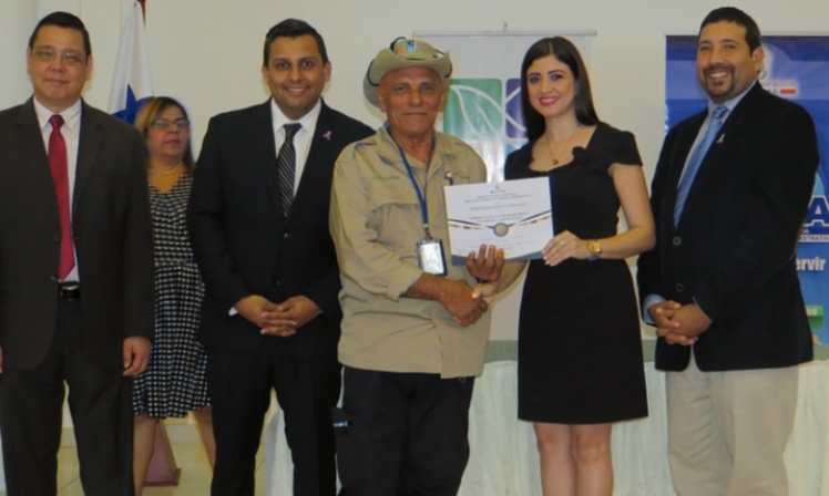 218 servidores públicos del Ministerio de Ambiente reciben certificado de acreditación a Carrera Administrativa