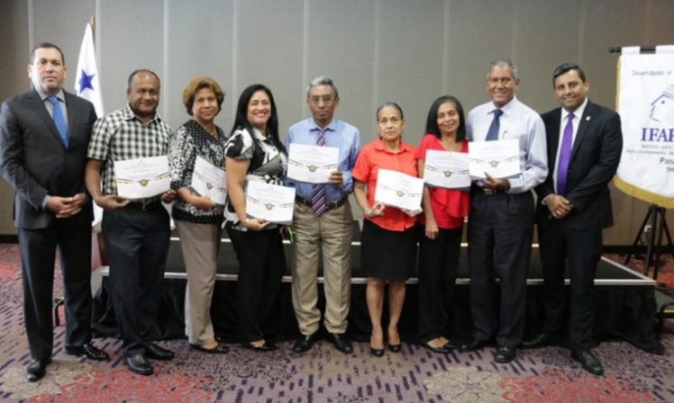 Servidores Públicos del IFARHU ingresan a Carrera Administrativa