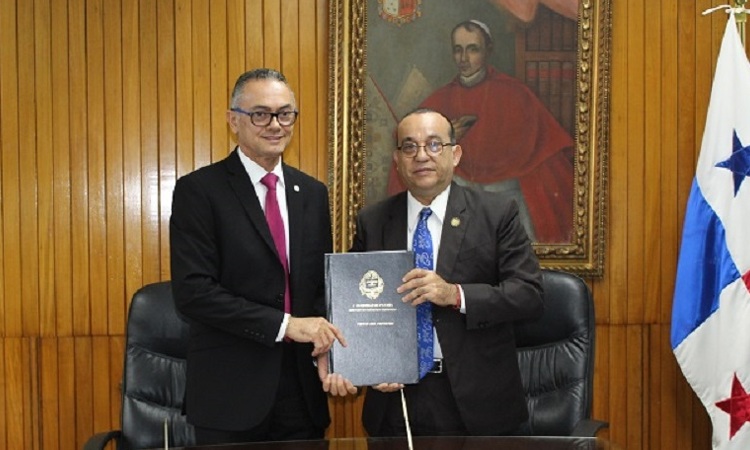 La Dirección General de Carrera Administrativa y la Universidad de Panamá firman Convenio Educativo
