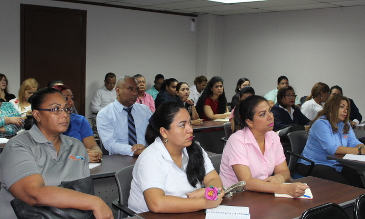 Contadores Públicos participan del seminario Contabilidad Gubernamental 